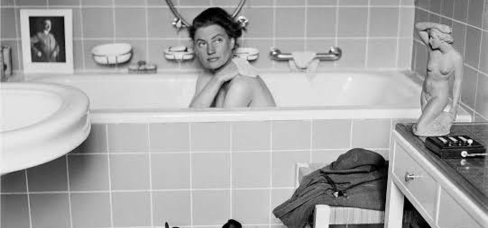 Lee Miller, growing up nude along the Hudson River